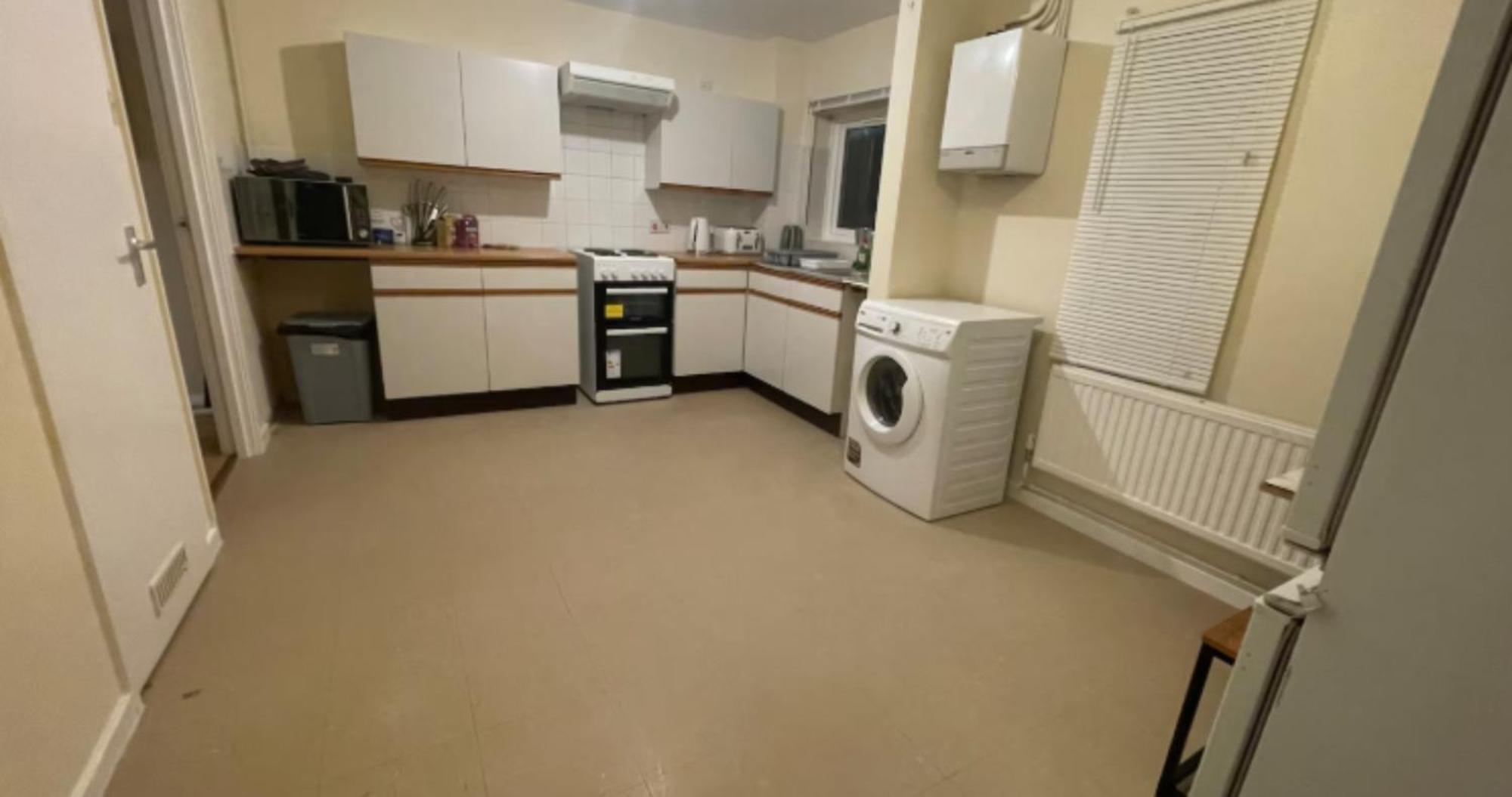 Cosy House- Sleeps 7 Centrally Located Free Parking, Fast Wifi Smart Tv With Sky And Netflix Business Travellers Relocators Leisure Welcome * Shenley Church End