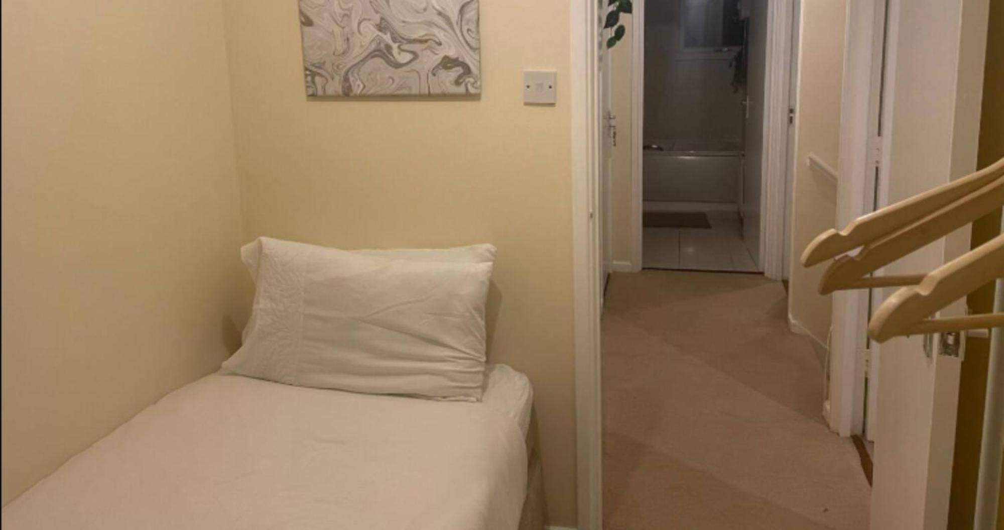 Cosy House- Sleeps 7 Centrally Located Free Parking, Fast Wifi Smart Tv With Sky And Netflix Business Travellers Relocators Leisure Welcome Shenley Church End
