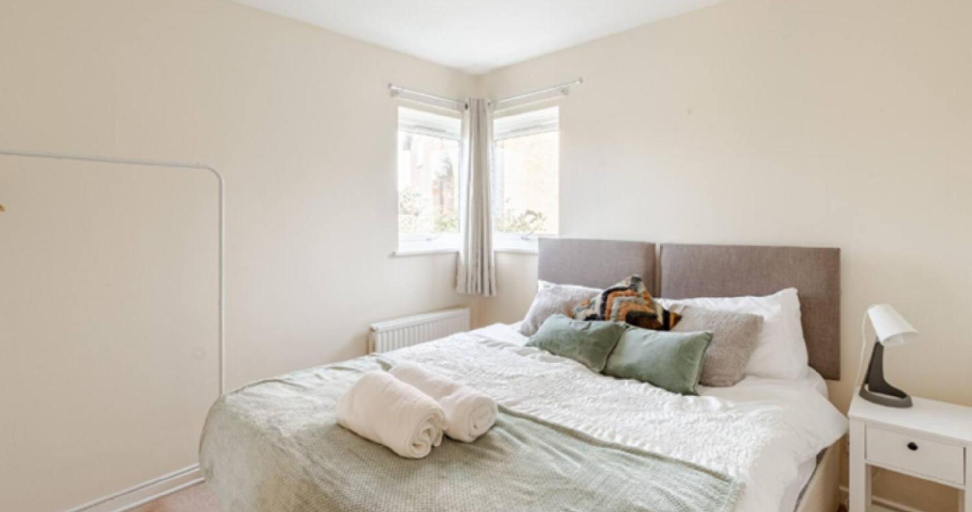 Cosy House- Sleeps 7 Centrally Located Free Parking, Fast Wifi Smart Tv With Sky And Netflix Business Travellers Relocators Leisure Welcome