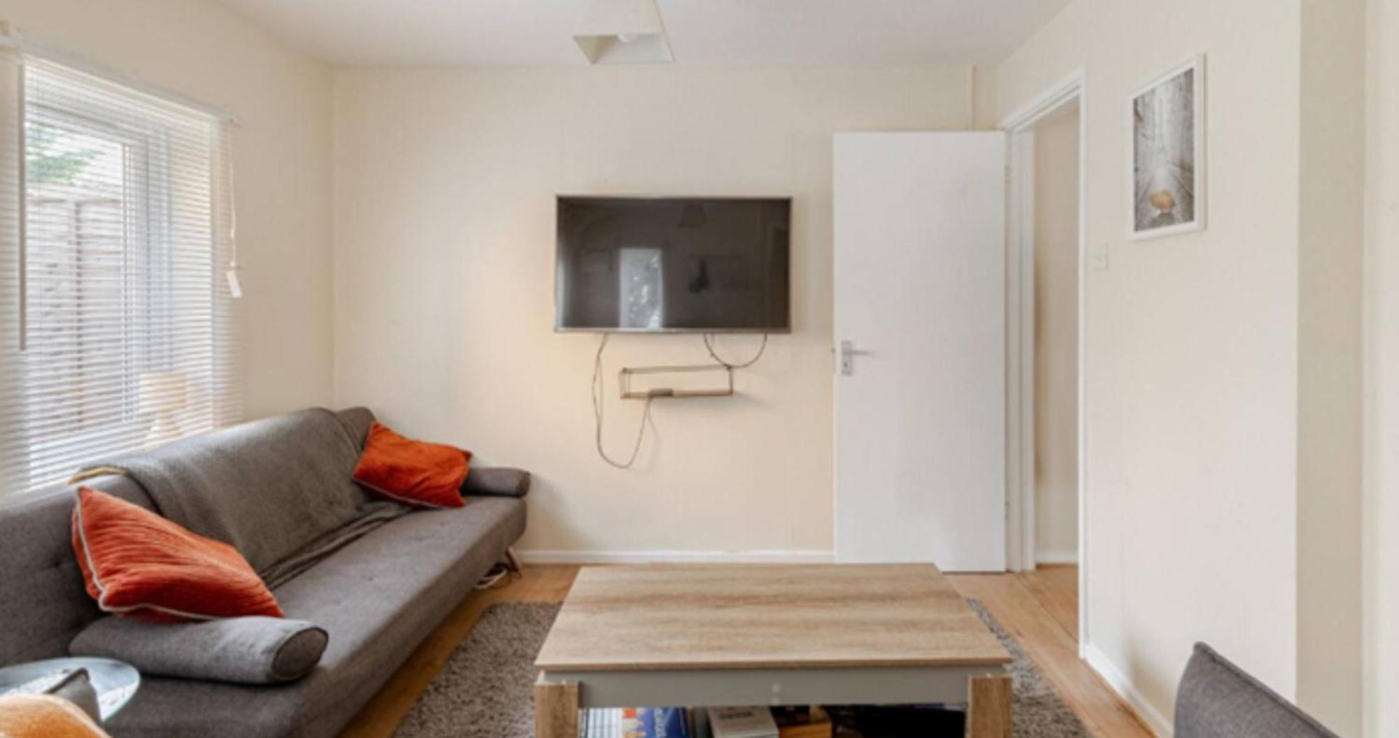 Cosy House- Sleeps 7 Centrally Located Free Parking, Fast Wifi Smart Tv With Sky And Netflix Business Travellers Relocators Leisure Welcome *