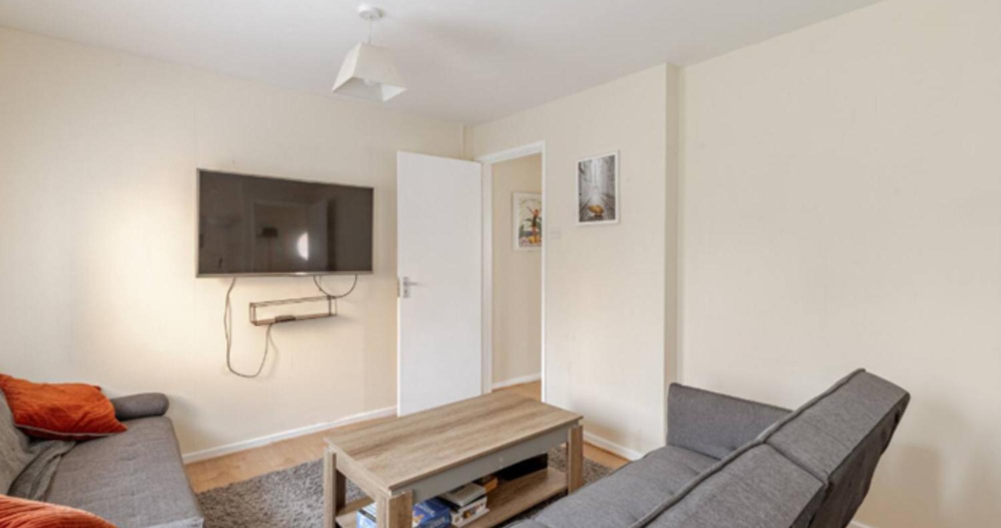 Appartamento Cosy House- Sleeps 7 Centrally Located Free Parking, Fast Wifi Smart Tv With Sky And Netflix Business Travellers Relocators Leisure Welcome