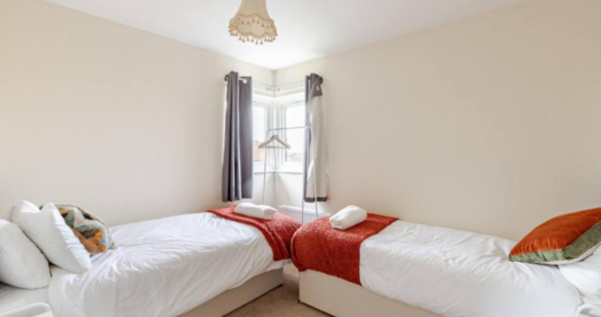 Appartamento Cosy House- Sleeps 7 Centrally Located Free Parking, Fast Wifi Smart Tv With Sky And Netflix Business Travellers Relocators Leisure Welcome Shenley Church End