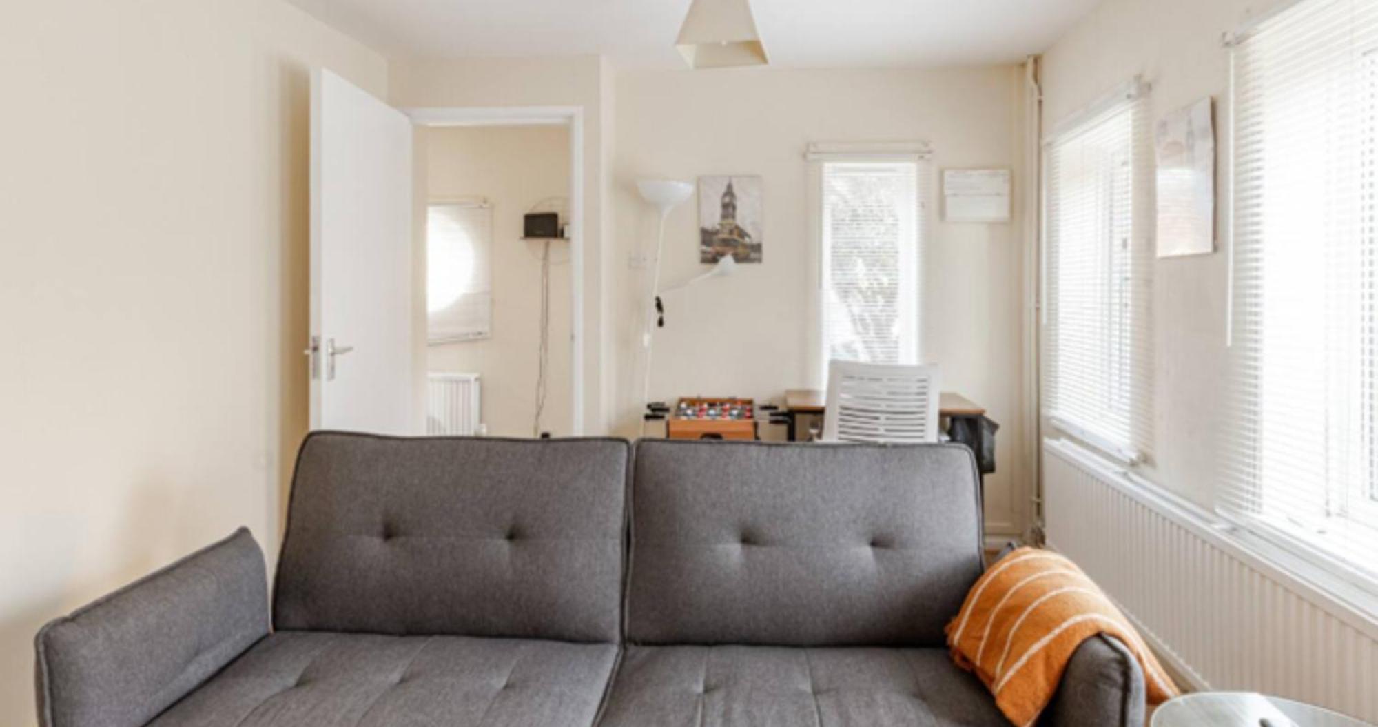 Cosy House- Sleeps 7 Centrally Located Free Parking, Fast Wifi Smart Tv With Sky And Netflix Business Travellers Relocators Leisure Welcome Shenley Church End